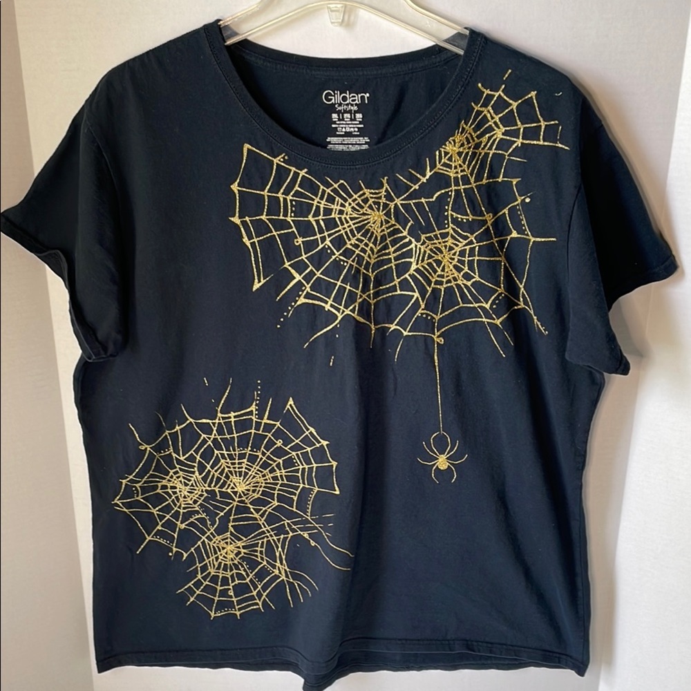Gildan  Women's Size 2X Black and Gold Short Sleeve Tee  Shirt  Halloween